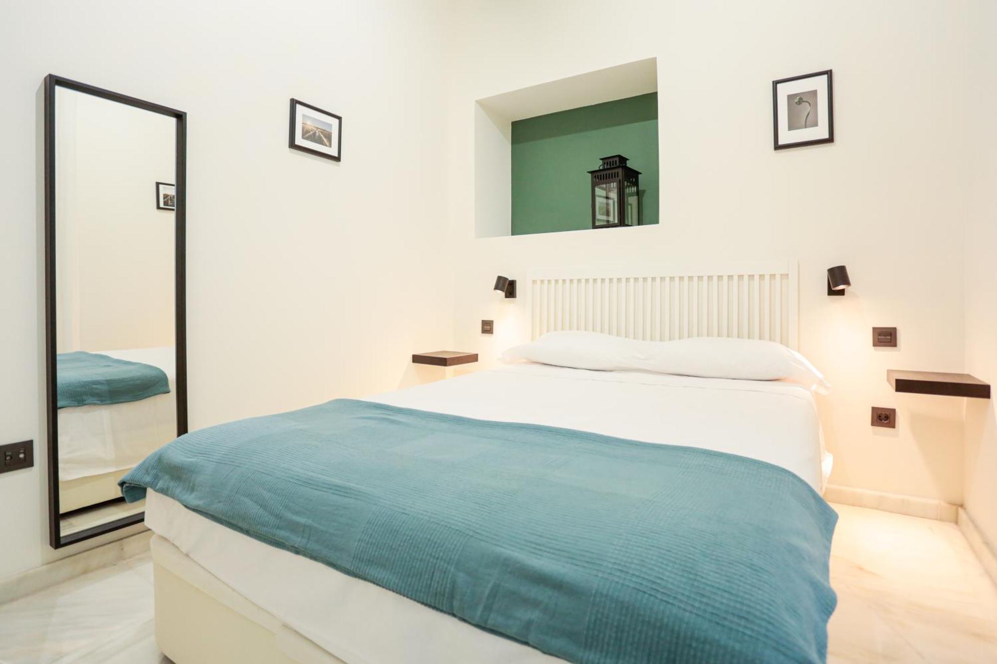 Monkeys Apartments Cervantes Севилья Экстерьер фото